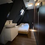 Utopia Hostel *